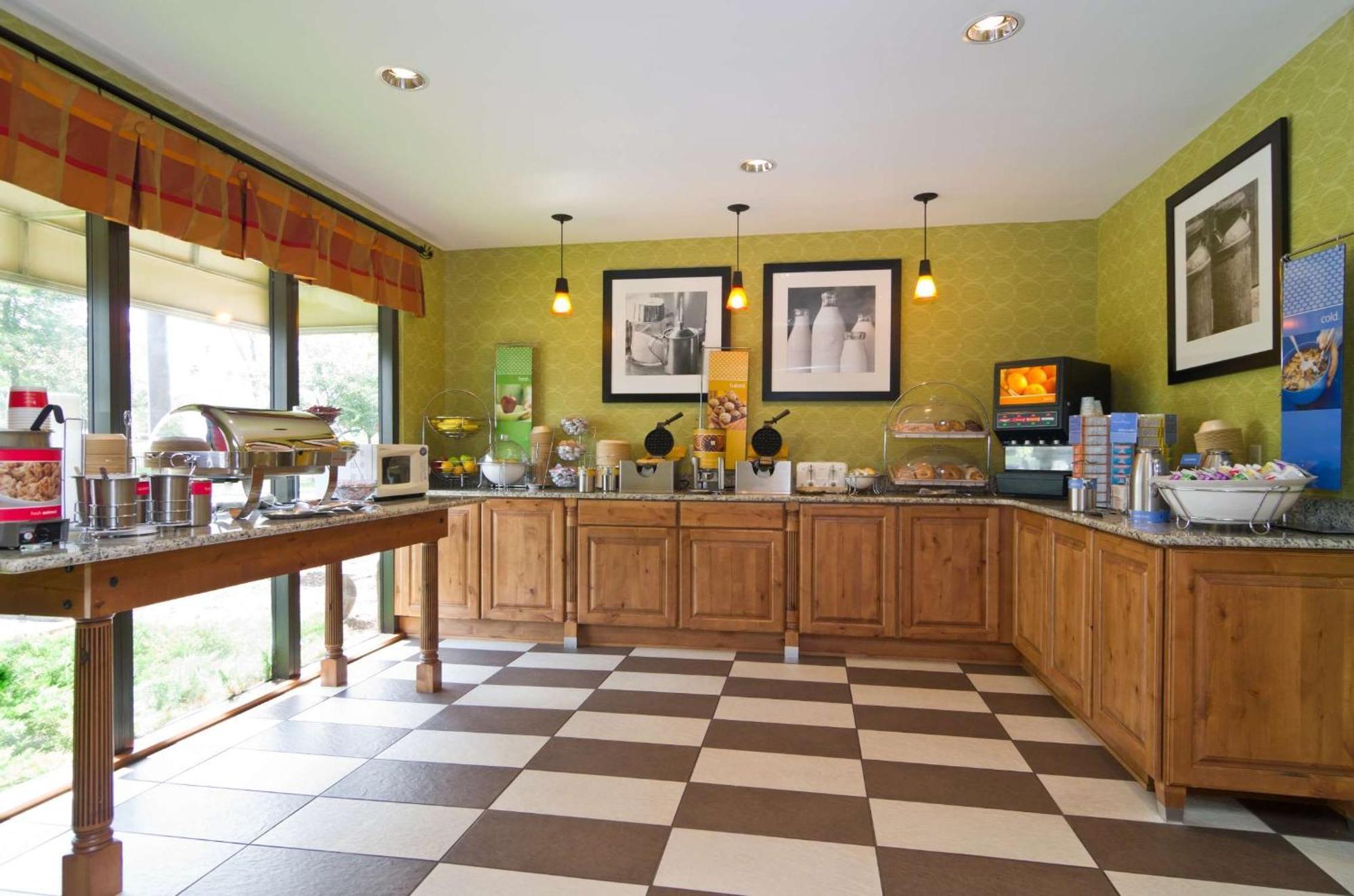 Hampton Inn Wooster Bagian luar foto