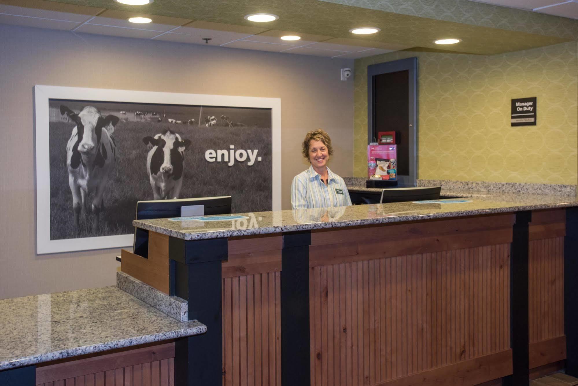 Hampton Inn Wooster Bagian luar foto